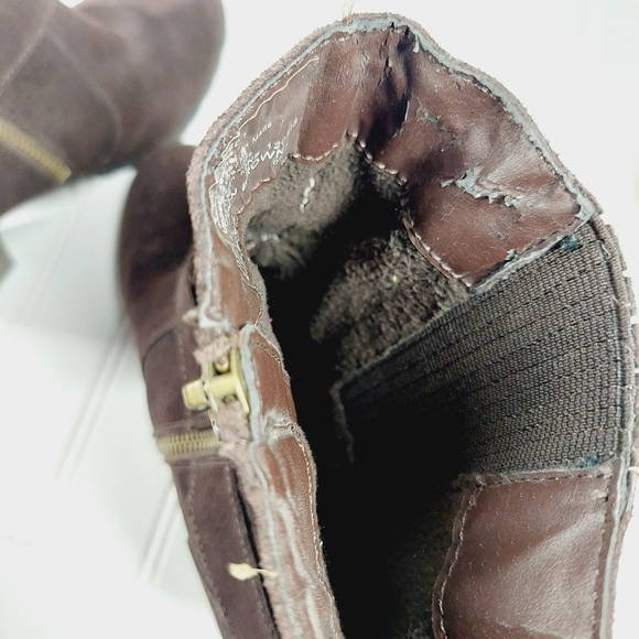 Women's Suede Ankle Boots - Picture 9 of 11